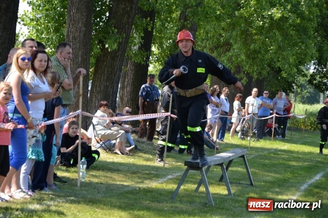 Zdjęcie w galerii na portalu naszraciborz.pl: Nie ma mocnych na Roszków! Pokonał o włos ekipę z Owsiszcz w gminnych zawodach! wiadomości z regionu