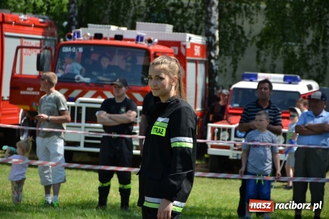 Zdjęcie w galerii na portalu naszraciborz.pl: Nie ma mocnych na Roszków! Pokonał o włos ekipę z Owsiszcz w gminnych zawodach! wiadomości z regionu