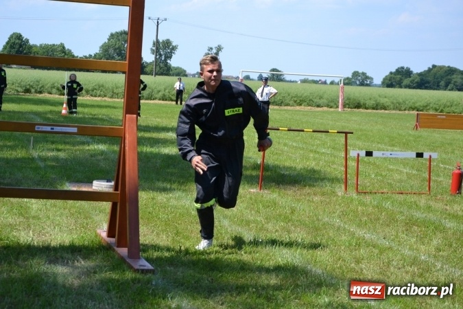 Zdjęcie w galerii na portalu naszraciborz.pl: Nie ma mocnych na Roszków! Pokonał o włos ekipę z Owsiszcz w gminnych zawodach! wiadomości z regionu