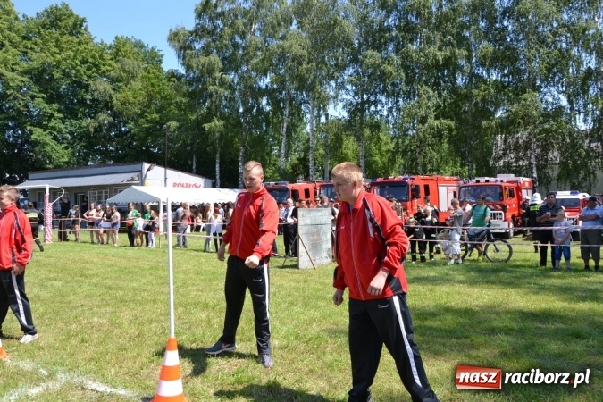 Zdjęcie w galerii na portalu naszraciborz.pl: Nie ma mocnych na Roszków! Pokonał o włos ekipę z Owsiszcz w gminnych zawodach! wiadomości z regionu