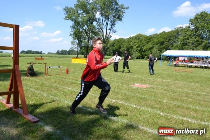 Zdjęcie w galerii na portalu naszraciborz.pl: Nie ma mocnych na Roszków! Pokonał o włos ekipę z Owsiszcz w gminnych zawodach! wiadomości z regionu