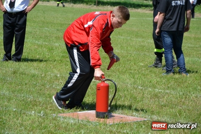 Zdjęcie w galerii na portalu naszraciborz.pl: Nie ma mocnych na Roszków! Pokonał o włos ekipę z Owsiszcz w gminnych zawodach! wiadomości z regionu