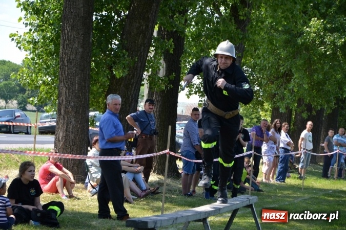Zdjęcie w galerii na portalu naszraciborz.pl: Nie ma mocnych na Roszków! Pokonał o włos ekipę z Owsiszcz w gminnych zawodach! wiadomości z regionu