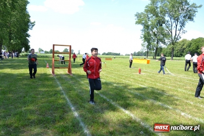 Zdjęcie w galerii na portalu naszraciborz.pl: Nie ma mocnych na Roszków! Pokonał o włos ekipę z Owsiszcz w gminnych zawodach! wiadomości z regionu