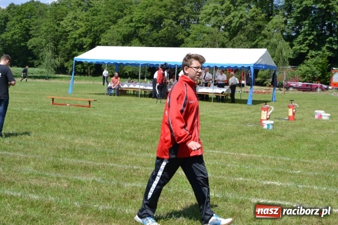 Zdjęcie w galerii na portalu naszraciborz.pl: Nie ma mocnych na Roszków! Pokonał o włos ekipę z Owsiszcz w gminnych zawodach! wiadomości z regionu