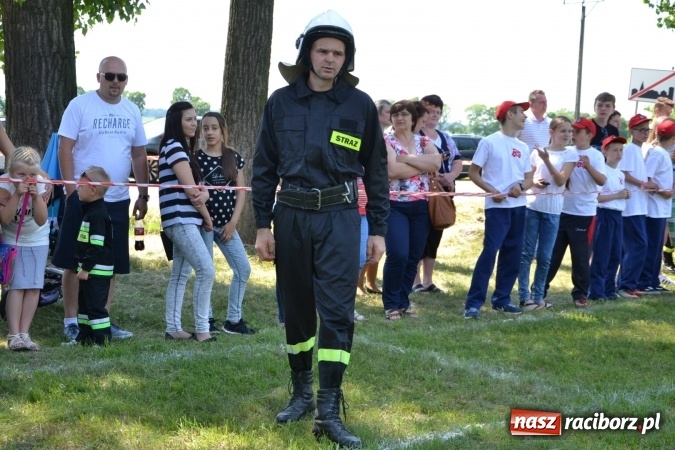 Zdjęcie w galerii na portalu naszraciborz.pl: Nie ma mocnych na Roszków! Pokonał o włos ekipę z Owsiszcz w gminnych zawodach! wiadomości z regionu