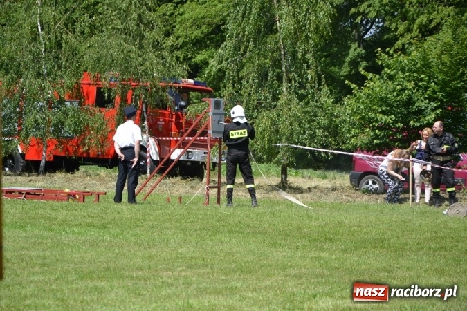 Zdjęcie w galerii na portalu naszraciborz.pl: Nie ma mocnych na Roszków! Pokonał o włos ekipę z Owsiszcz w gminnych zawodach! wiadomości z regionu