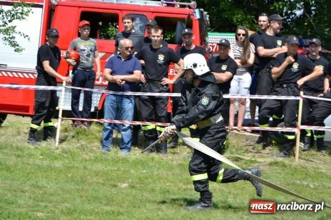 Zdjęcie w galerii na portalu naszraciborz.pl: Nie ma mocnych na Roszków! Pokonał o włos ekipę z Owsiszcz w gminnych zawodach! wiadomości z regionu
