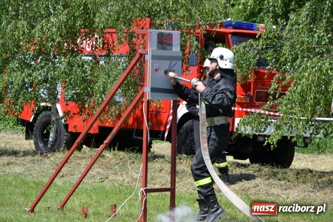 Zdjęcie w galerii na portalu naszraciborz.pl: Nie ma mocnych na Roszków! Pokonał o włos ekipę z Owsiszcz w gminnych zawodach! wiadomości z regionu