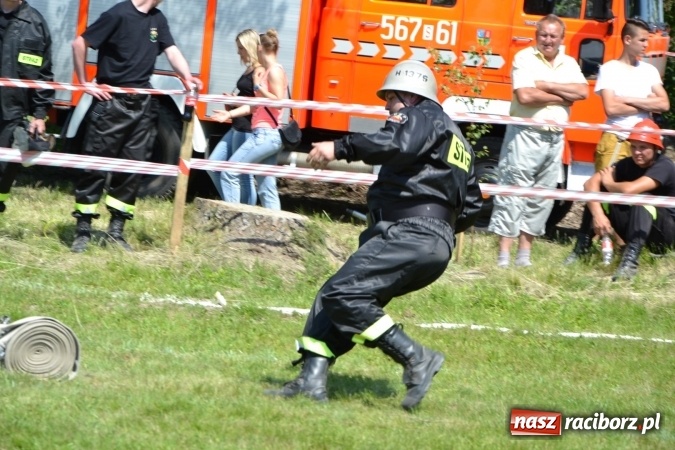 Zdjęcie w galerii na portalu naszraciborz.pl: Nie ma mocnych na Roszków! Pokonał o włos ekipę z Owsiszcz w gminnych zawodach! wiadomości z regionu