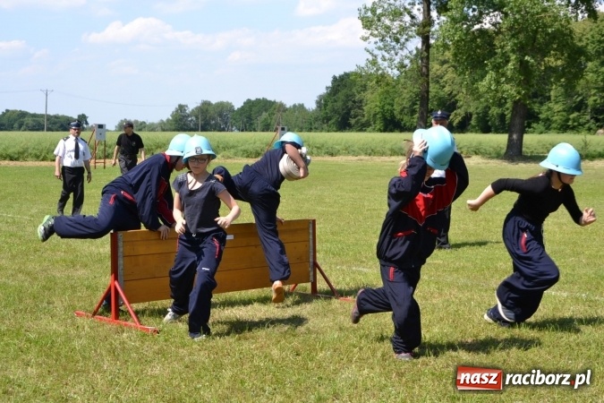 Zdjęcie w galerii na portalu naszraciborz.pl: Nie ma mocnych na Roszków! Pokonał o włos ekipę z Owsiszcz w gminnych zawodach! wiadomości z regionu