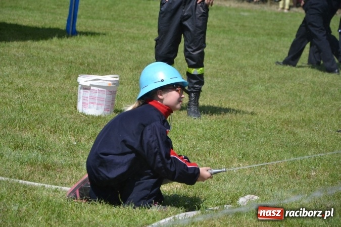Zdjęcie w galerii na portalu naszraciborz.pl: Nie ma mocnych na Roszków! Pokonał o włos ekipę z Owsiszcz w gminnych zawodach! wiadomości z regionu