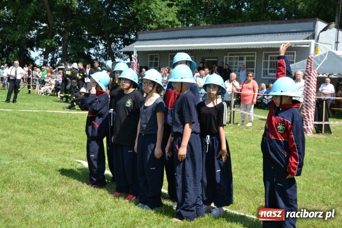 Zdjęcie w galerii na portalu naszraciborz.pl: Nie ma mocnych na Roszków! Pokonał o włos ekipę z Owsiszcz w gminnych zawodach! wiadomości z regionu