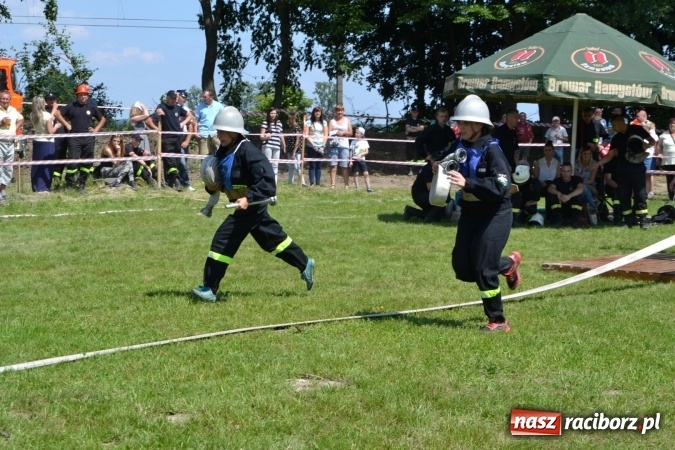 Zdjęcie w galerii na portalu naszraciborz.pl: Nie ma mocnych na Roszków! Pokonał o włos ekipę z Owsiszcz w gminnych zawodach! wiadomości z regionu
