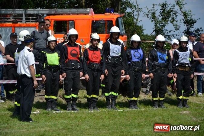 Zdjęcie w galerii na portalu naszraciborz.pl: Nie ma mocnych na Roszków! Pokonał o włos ekipę z Owsiszcz w gminnych zawodach! wiadomości z regionu