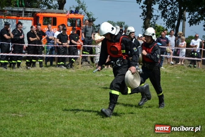 Zdjęcie w galerii na portalu naszraciborz.pl: Nie ma mocnych na Roszków! Pokonał o włos ekipę z Owsiszcz w gminnych zawodach! wiadomości z regionu