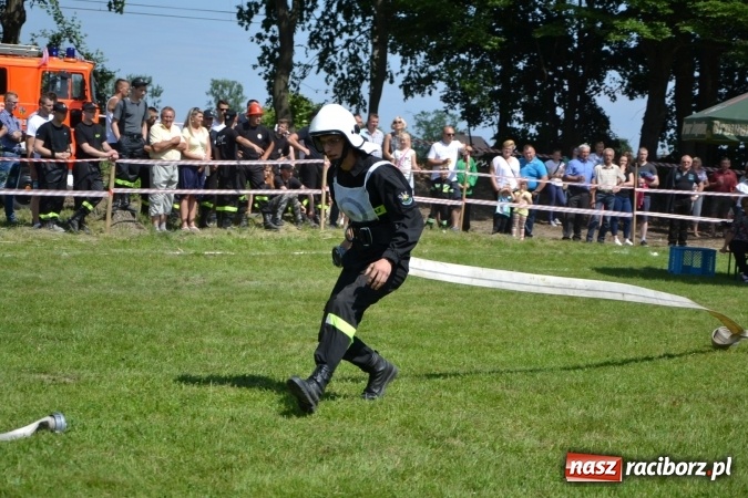 Zdjęcie w galerii na portalu naszraciborz.pl: Nie ma mocnych na Roszków! Pokonał o włos ekipę z Owsiszcz w gminnych zawodach! wiadomości z regionu