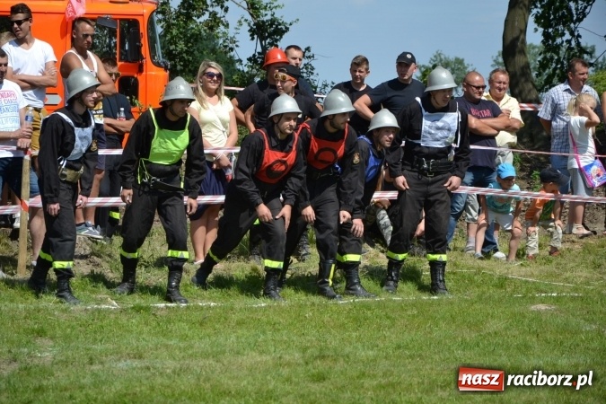 Zdjęcie w galerii na portalu naszraciborz.pl: Nie ma mocnych na Roszków! Pokonał o włos ekipę z Owsiszcz w gminnych zawodach! wiadomości z regionu