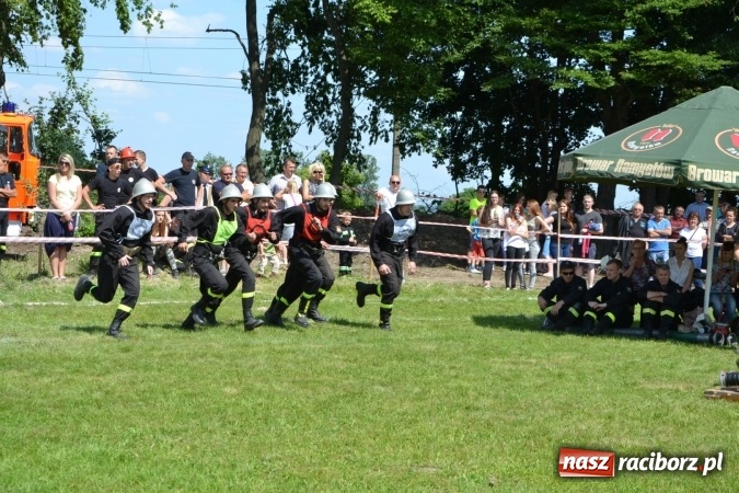 Zdjęcie w galerii na portalu naszraciborz.pl: Nie ma mocnych na Roszków! Pokonał o włos ekipę z Owsiszcz w gminnych zawodach! wiadomości z regionu