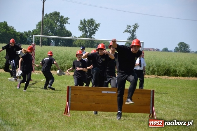 Zdjęcie w galerii na portalu naszraciborz.pl: Nie ma mocnych na Roszków! Pokonał o włos ekipę z Owsiszcz w gminnych zawodach! wiadomości z regionu