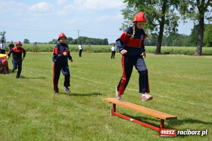 Zdjęcie w galerii na portalu naszraciborz.pl: Nie ma mocnych na Roszków! Pokonał o włos ekipę z Owsiszcz w gminnych zawodach! wiadomości z regionu