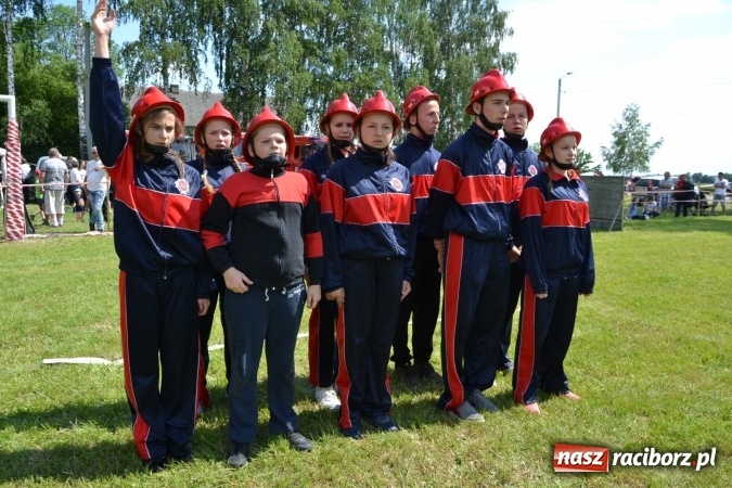 Zdjęcie w galerii na portalu naszraciborz.pl: Nie ma mocnych na Roszków! Pokonał o włos ekipę z Owsiszcz w gminnych zawodach! wiadomości z regionu