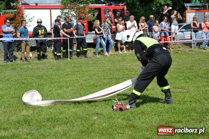 Zdjęcie w galerii na portalu naszraciborz.pl: Nie ma mocnych na Roszków! Pokonał o włos ekipę z Owsiszcz w gminnych zawodach! wiadomości z regionu