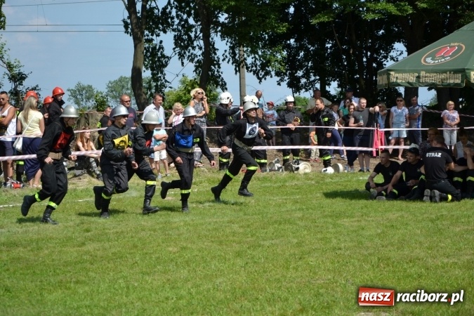 Zdjęcie w galerii na portalu naszraciborz.pl: Nie ma mocnych na Roszków! Pokonał o włos ekipę z Owsiszcz w gminnych zawodach! wiadomości z regionu