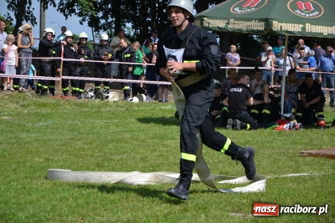 Zdjęcie w galerii na portalu naszraciborz.pl: Nie ma mocnych na Roszków! Pokonał o włos ekipę z Owsiszcz w gminnych zawodach! wiadomości z regionu