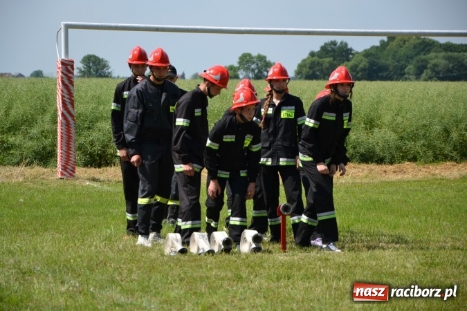 Zdjęcie w galerii na portalu naszraciborz.pl: Nie ma mocnych na Roszków! Pokonał o włos ekipę z Owsiszcz w gminnych zawodach! wiadomości z regionu