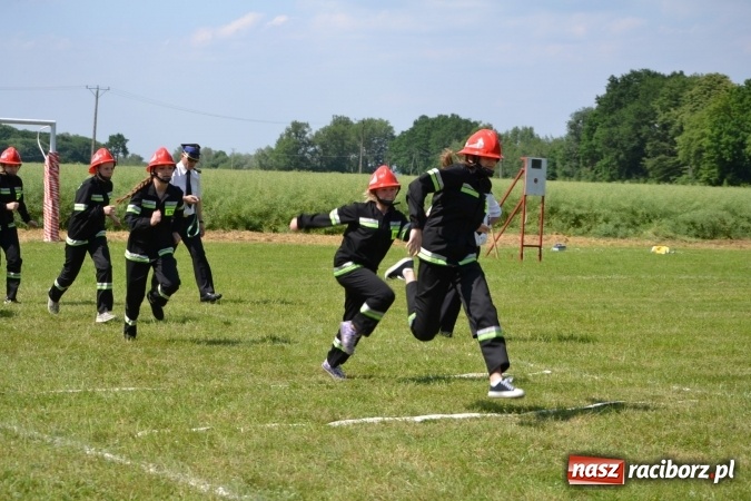 Zdjęcie w galerii na portalu naszraciborz.pl: Nie ma mocnych na Roszków! Pokonał o włos ekipę z Owsiszcz w gminnych zawodach! wiadomości z regionu