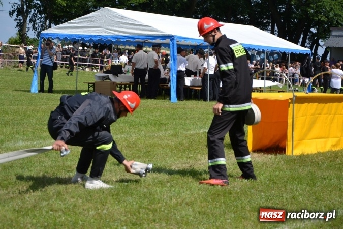 Zdjęcie w galerii na portalu naszraciborz.pl: Nie ma mocnych na Roszków! Pokonał o włos ekipę z Owsiszcz w gminnych zawodach! wiadomości z regionu