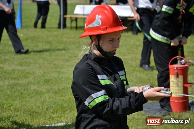 Zdjęcie w galerii na portalu naszraciborz.pl: Nie ma mocnych na Roszków! Pokonał o włos ekipę z Owsiszcz w gminnych zawodach! wiadomości z regionu