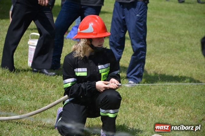 Zdjęcie w galerii na portalu naszraciborz.pl: Nie ma mocnych na Roszków! Pokonał o włos ekipę z Owsiszcz w gminnych zawodach! wiadomości z regionu