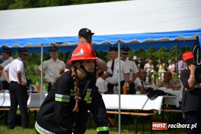 Zdjęcie w galerii na portalu naszraciborz.pl: Nie ma mocnych na Roszków! Pokonał o włos ekipę z Owsiszcz w gminnych zawodach! wiadomości z regionu