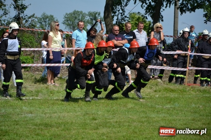 Zdjęcie w galerii na portalu naszraciborz.pl: Nie ma mocnych na Roszków! Pokonał o włos ekipę z Owsiszcz w gminnych zawodach! wiadomości z regionu
