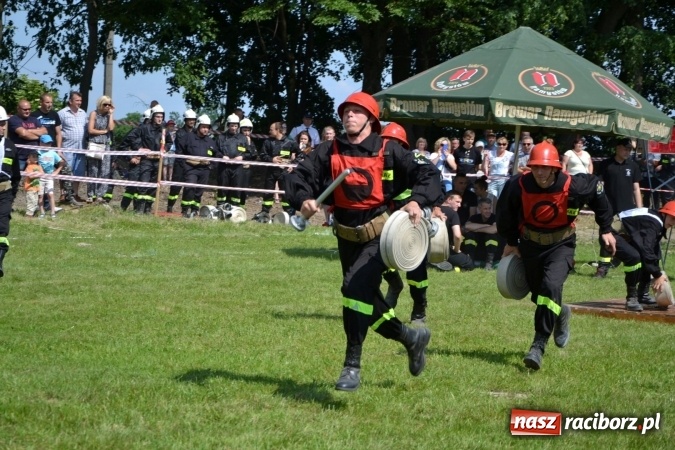 Zdjęcie w galerii na portalu naszraciborz.pl: Nie ma mocnych na Roszków! Pokonał o włos ekipę z Owsiszcz w gminnych zawodach! wiadomości z regionu