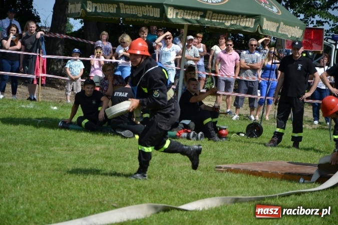 Zdjęcie w galerii na portalu naszraciborz.pl: Nie ma mocnych na Roszków! Pokonał o włos ekipę z Owsiszcz w gminnych zawodach! wiadomości z regionu