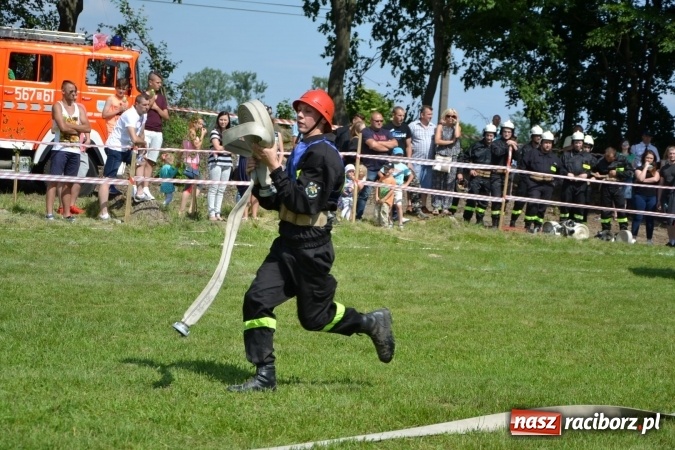 Zdjęcie w galerii na portalu naszraciborz.pl: Nie ma mocnych na Roszków! Pokonał o włos ekipę z Owsiszcz w gminnych zawodach! wiadomości z regionu