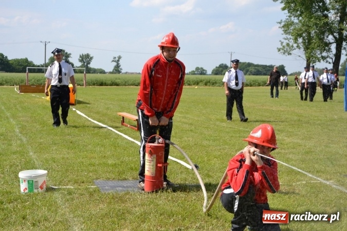 Zdjęcie w galerii na portalu naszraciborz.pl: Nie ma mocnych na Roszków! Pokonał o włos ekipę z Owsiszcz w gminnych zawodach! wiadomości z regionu