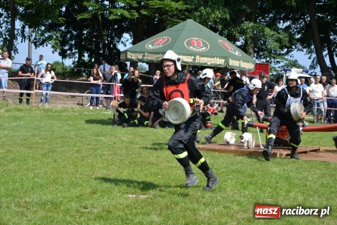 Zdjęcie w galerii na portalu naszraciborz.pl: Nie ma mocnych na Roszków! Pokonał o włos ekipę z Owsiszcz w gminnych zawodach! wiadomości z regionu