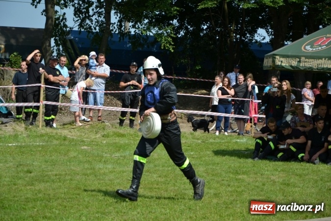Zdjęcie w galerii na portalu naszraciborz.pl: Nie ma mocnych na Roszków! Pokonał o włos ekipę z Owsiszcz w gminnych zawodach! wiadomości z regionu