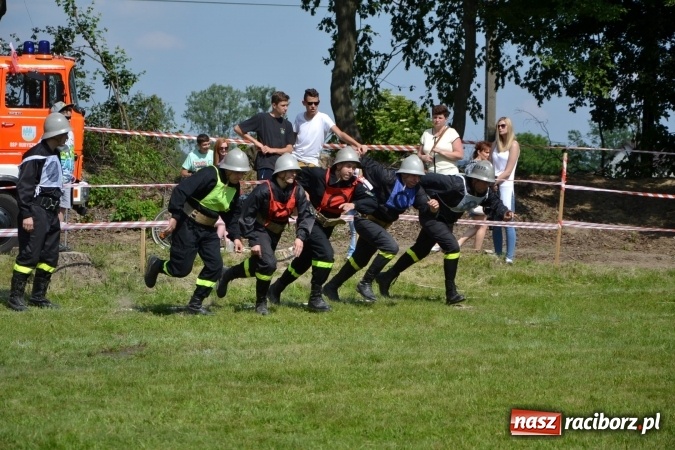 Zdjęcie w galerii na portalu naszraciborz.pl: Nie ma mocnych na Roszków! Pokonał o włos ekipę z Owsiszcz w gminnych zawodach! wiadomości z regionu