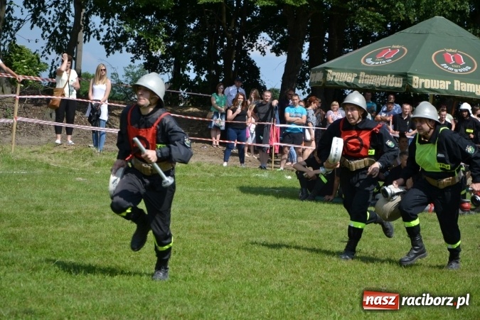 Zdjęcie w galerii na portalu naszraciborz.pl: Nie ma mocnych na Roszków! Pokonał o włos ekipę z Owsiszcz w gminnych zawodach! wiadomości z regionu
