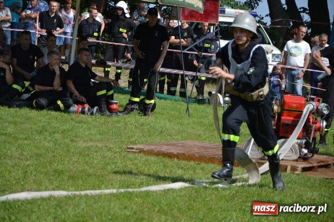 Zdjęcie w galerii na portalu naszraciborz.pl: Nie ma mocnych na Roszków! Pokonał o włos ekipę z Owsiszcz w gminnych zawodach! wiadomości z regionu