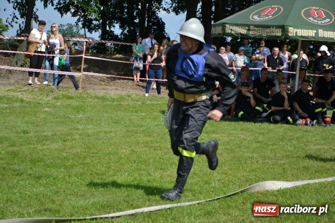 Zdjęcie w galerii na portalu naszraciborz.pl: Nie ma mocnych na Roszków! Pokonał o włos ekipę z Owsiszcz w gminnych zawodach! wiadomości z regionu