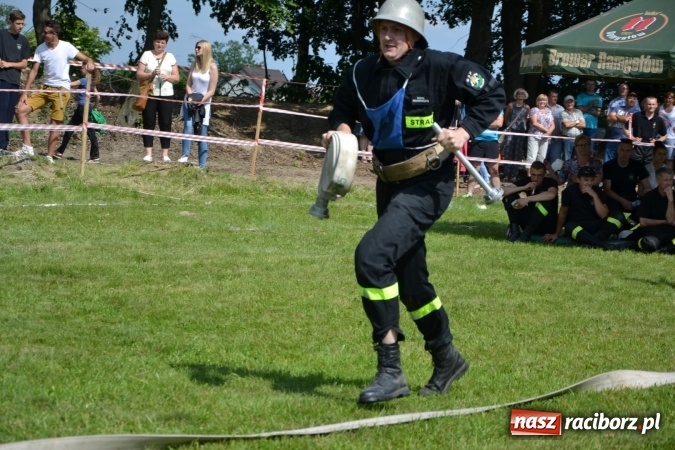 Zdjęcie w galerii na portalu naszraciborz.pl: Nie ma mocnych na Roszków! Pokonał o włos ekipę z Owsiszcz w gminnych zawodach! wiadomości z regionu