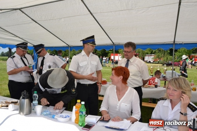 Zdjęcie w galerii na portalu naszraciborz.pl: Nie ma mocnych na Roszków! Pokonał o włos ekipę z Owsiszcz w gminnych zawodach! wiadomości z regionu