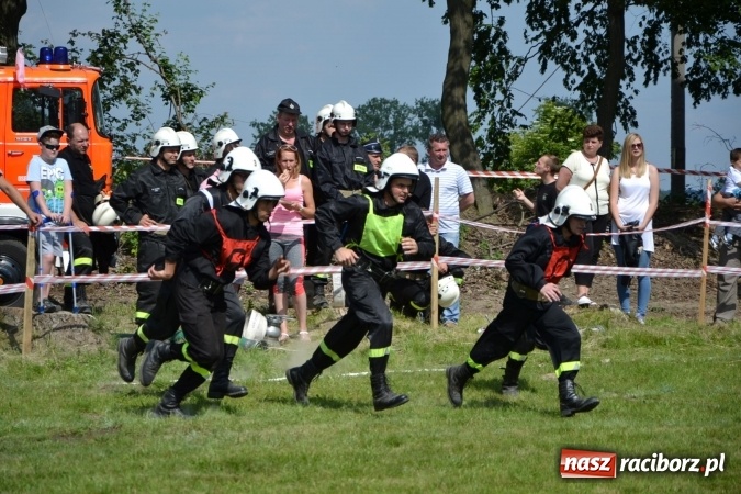 Zdjęcie w galerii na portalu naszraciborz.pl: Nie ma mocnych na Roszków! Pokonał o włos ekipę z Owsiszcz w gminnych zawodach! wiadomości z regionu