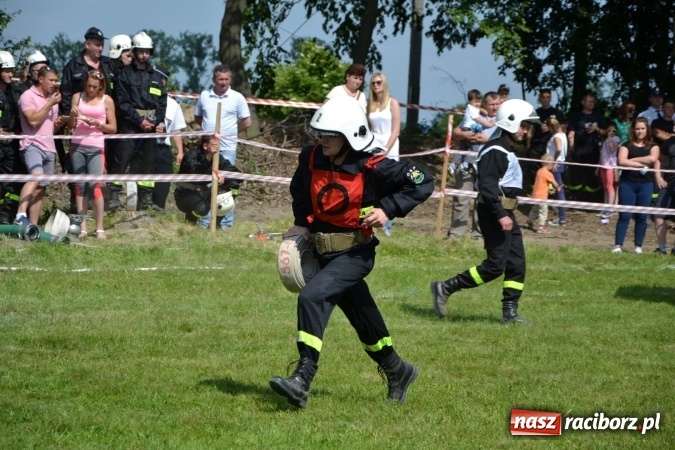 Zdjęcie w galerii na portalu naszraciborz.pl: Nie ma mocnych na Roszków! Pokonał o włos ekipę z Owsiszcz w gminnych zawodach! wiadomości z regionu